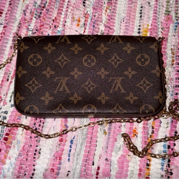 Louis Vuitton crossbody- red interior - Picture 3 of 4